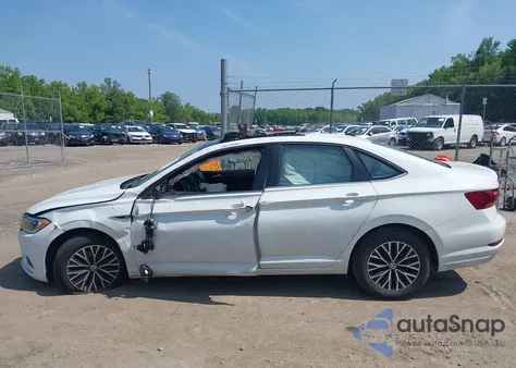 2019 Volkswagen Jetta 1.4T Sel z USA, uszkodzony, nr VIN 3VWE57BUXKM096975